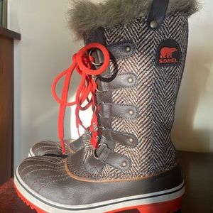 Sorel Waterproof fluffy winter boots